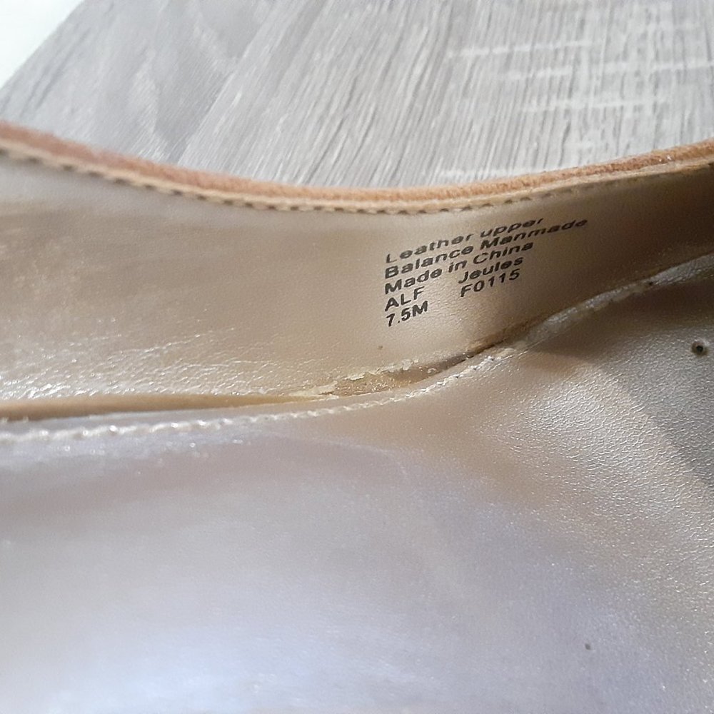 ALFANI STEP 'N FLEX TAN SUEDE HEELS SIZE 7 1/2 WITH 3 INCH HEEL - Picture 3 of 11